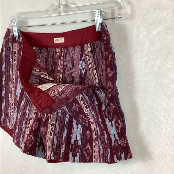 Sz 5 Hollister Aztec Shorts - Picture 4 of 6